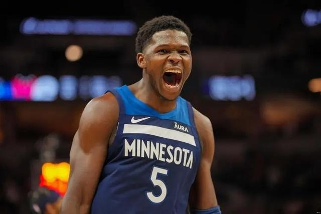马刺新秀右膝再次手术 韩国前锋李贤重迎来NBA生涯高光时刻